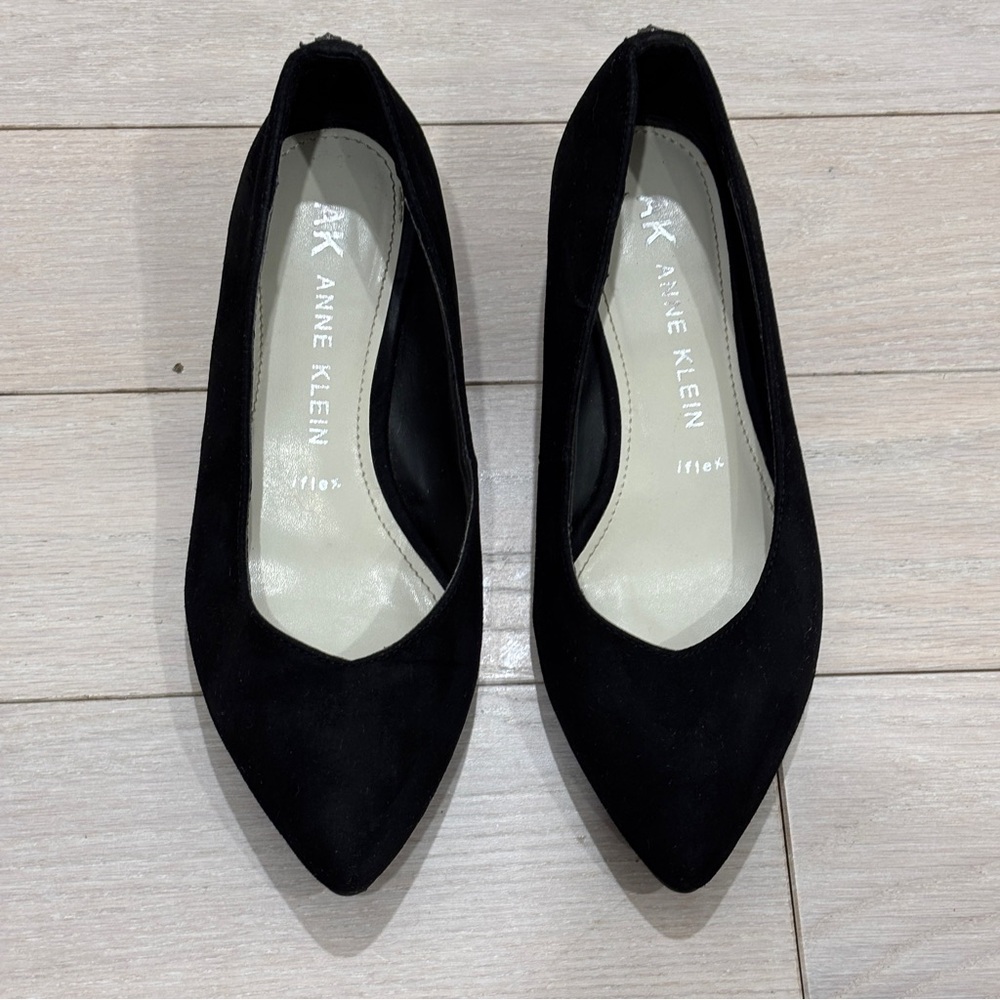 Women's Anne Klein Bice  Black Suede Pointed-Toe Pumps Size 6